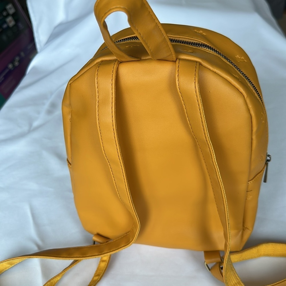 Harry Potter Yellow Hufflepuff Mini Backpack Zip Pocket & Close Adjustable Strap - Picture 3 of 11